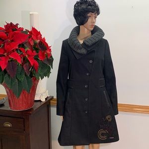 Desigual gorgeous like new coat part wool size M